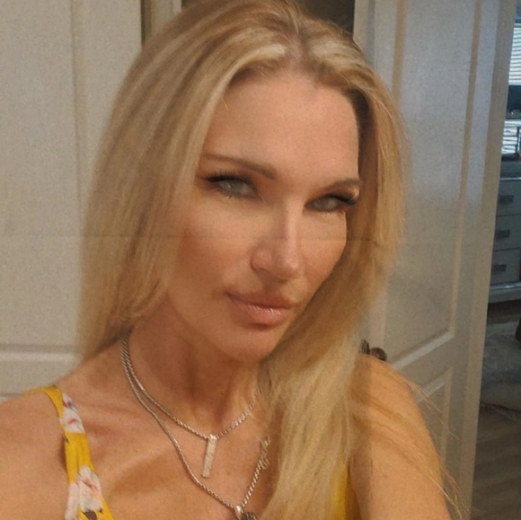 Meet your Posh ambassador, Gina - Picture 3 of 12